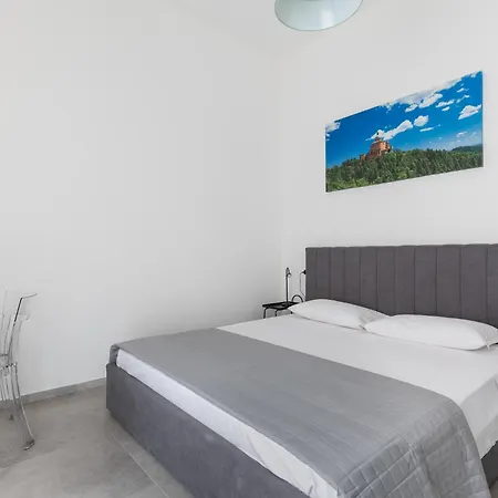 Urban Nest Artigiano House